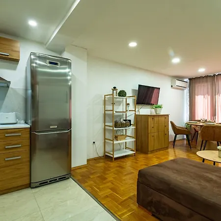 Sunny In The Center Of For 5guests Appartement