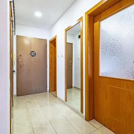 Sunny In The Center Of For 5guests Warna