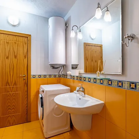 Sunny In The Center Of For 5guests * Varna