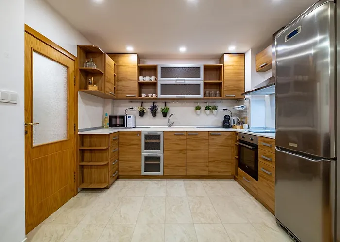 Sunny In The Center Of For 5guests * Βάρνα